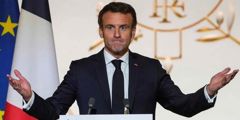 Emmanuel Macron démission