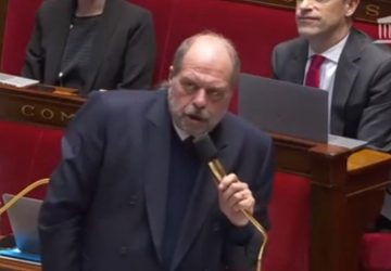 eric dupond-moretti bras honneur (1)