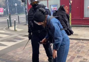 journalistes policiers manif (2)