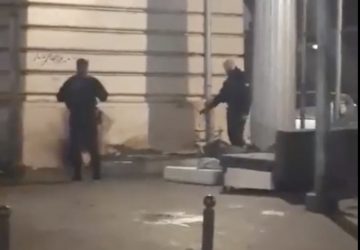 policier-lacrymo