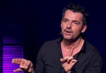 Arnaud Ducret avec des triplés à la maison C’est compliqué… Ça a changé ma vie