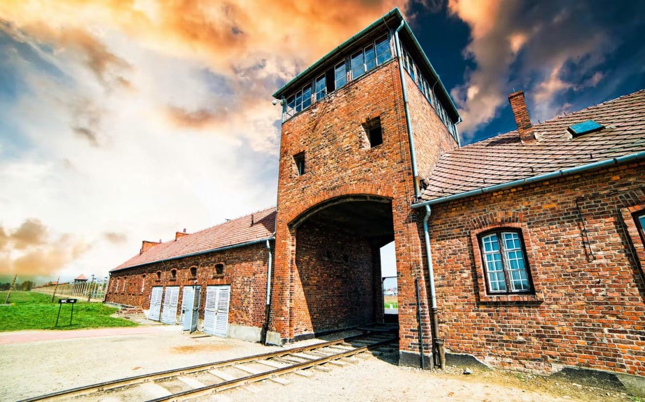Le mémorial d’Auschwitz hausse le ton face contre les touristes irrespectueux