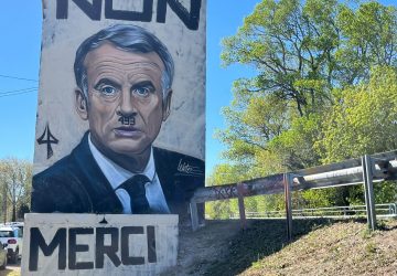 emmanuel macron adolf hitler fresque polémique scandale artiste lekto france politique