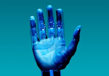 Selon un spécialiste, l'intelligence artificielle pourrait permettre aux défunts de renaître d'ici 2050