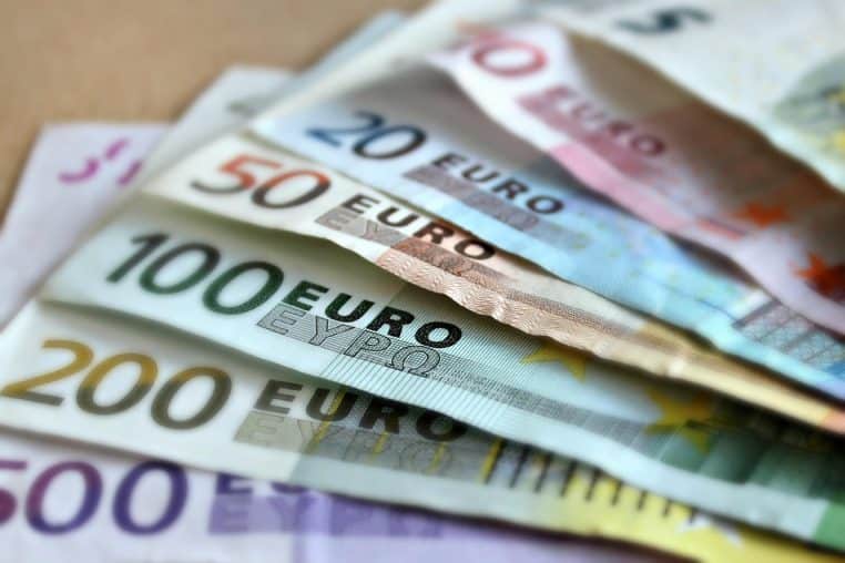 Voici le plafond de dépôt en liquide sans justification autorisé par la banque