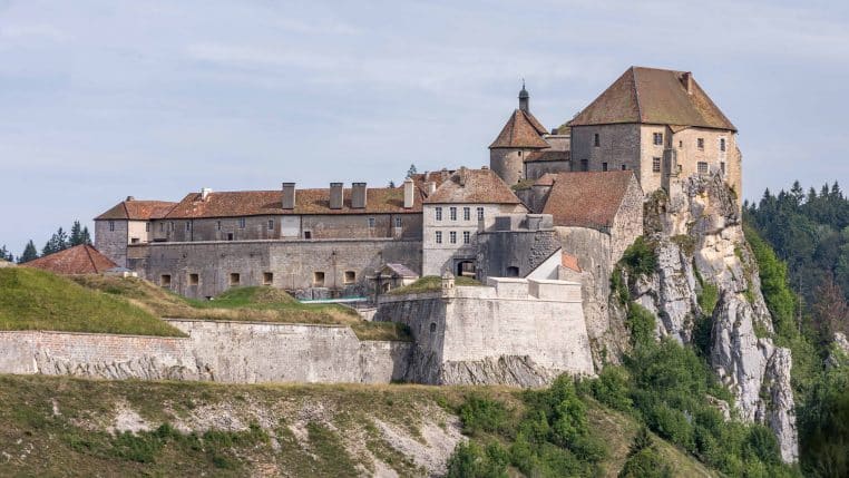 Emmanuel Macron en visite au Château de Joux 