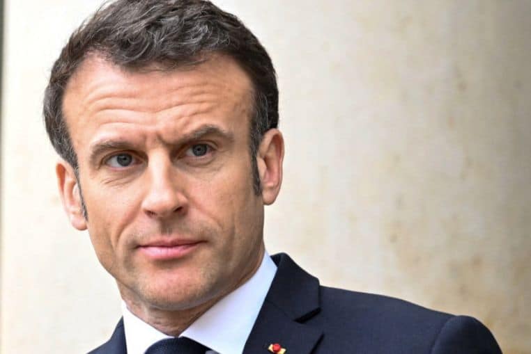 emmanuel macron demissionner (2)