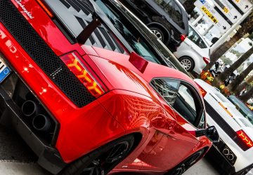 vente enchères Paris luxe produits lamborghini