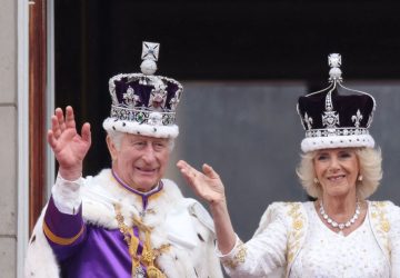 C’est un mélange entre Cendrillon et Dumbo le roi Charles III vivement moqué sur RTL