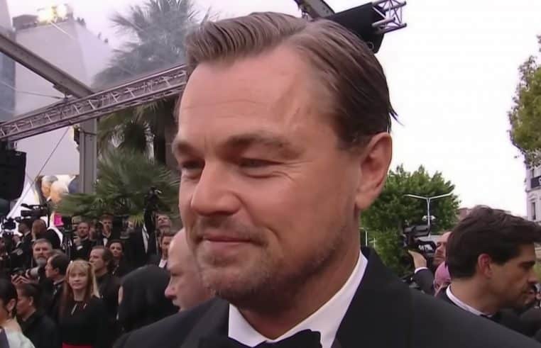 "Il m'a poussé" : Cette embrouille improbable entre Leonardo DiCaprio et un chanteur français
