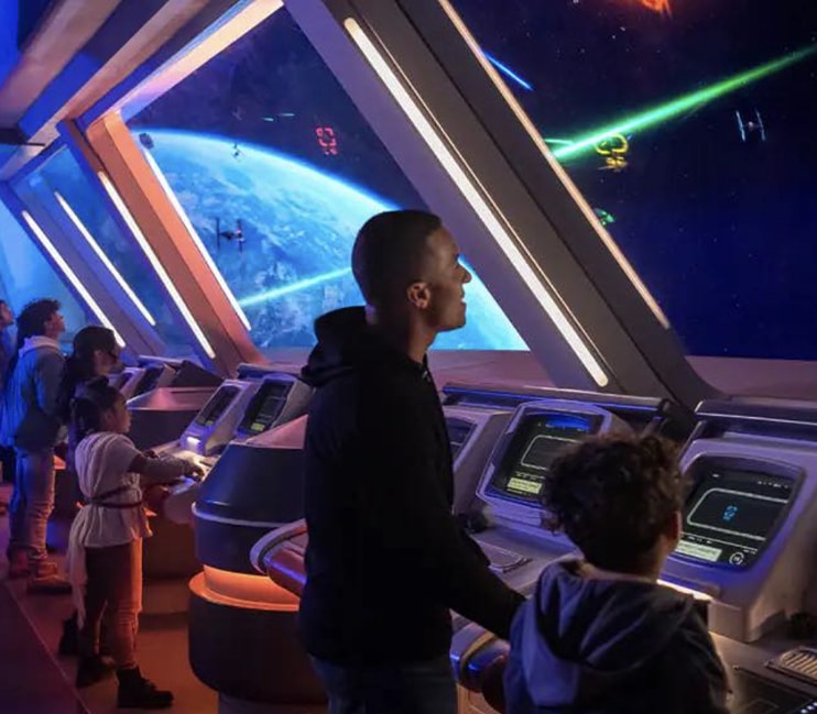 Parc Disneyland attraction fermeture triste annonce Star Wars