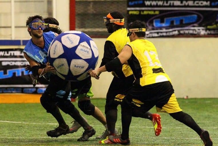 insolite tazer ball football taser
