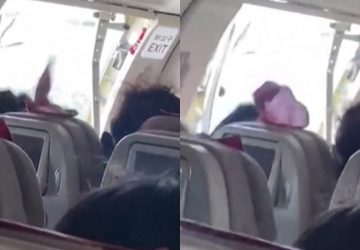 avion porte ouverte