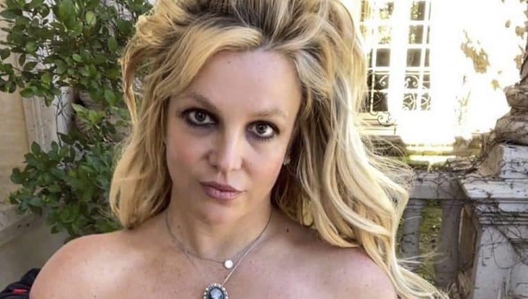 britney spears zoom poitrine instagram