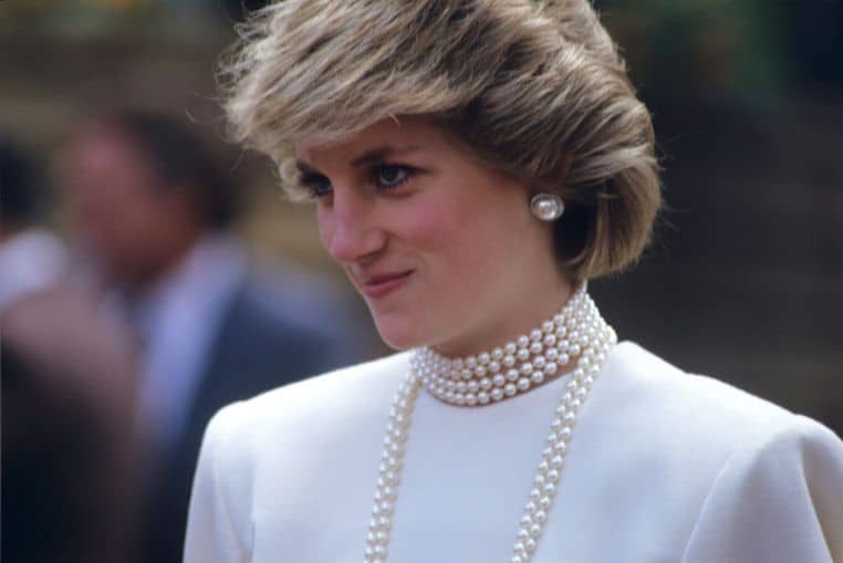 lady diana collier (1)