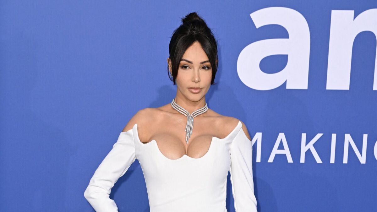 nabilla cannes tenues décolleté