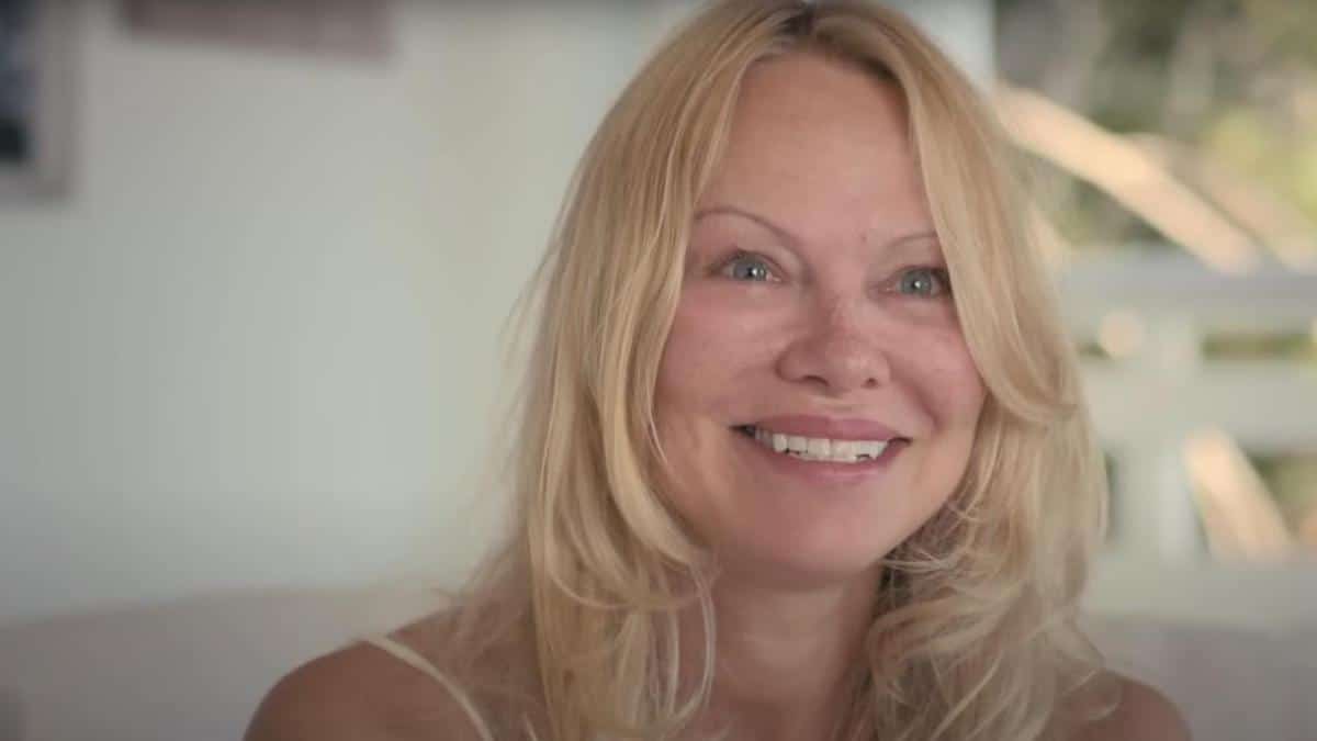 pamela anderson en no make up pour une nouvelle campagne