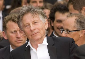 Roman Polanski pose avec une victime