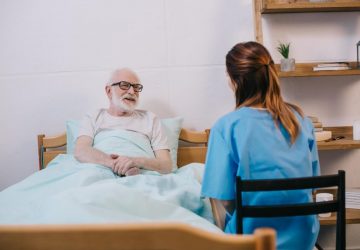 Senior infirmière couple