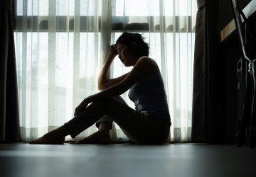 Son mari la trompe avec sa mère