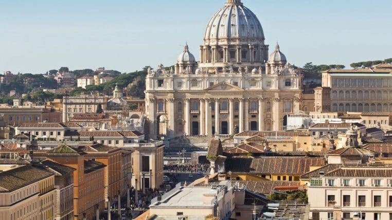 vatican forcene fonce voiture police