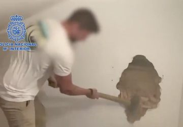 Une femme retrouvée dans un mur 9 ans après sa disparition (Vidéo)