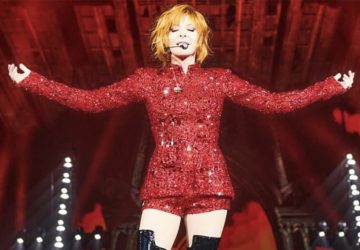 Mylène Farmer peluche concerts honte fans