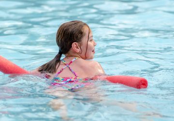 Une élève de CP entre la vie et la mort après une sortie scolaire à la piscine