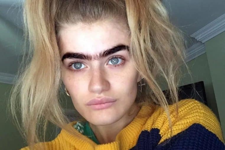 mannequin assume monosourcil lynchage instagram