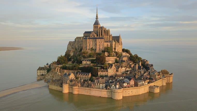 Emmanuel macron mont-saint-michel