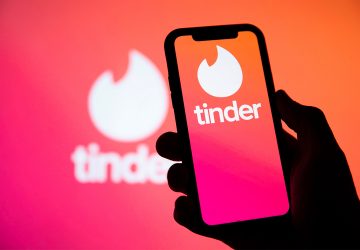 L'arnaqueur de Tinder a eu 8 conquête à Paris