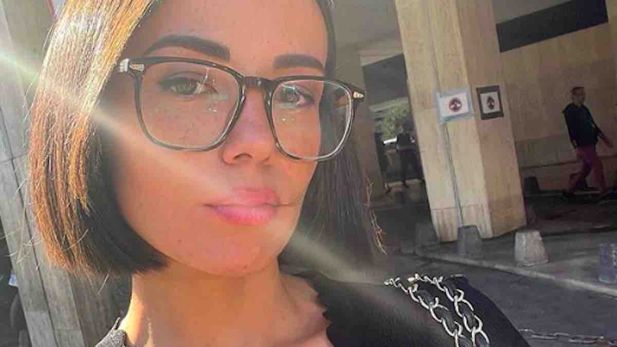 agathe auproux fait sensation robe dos nu