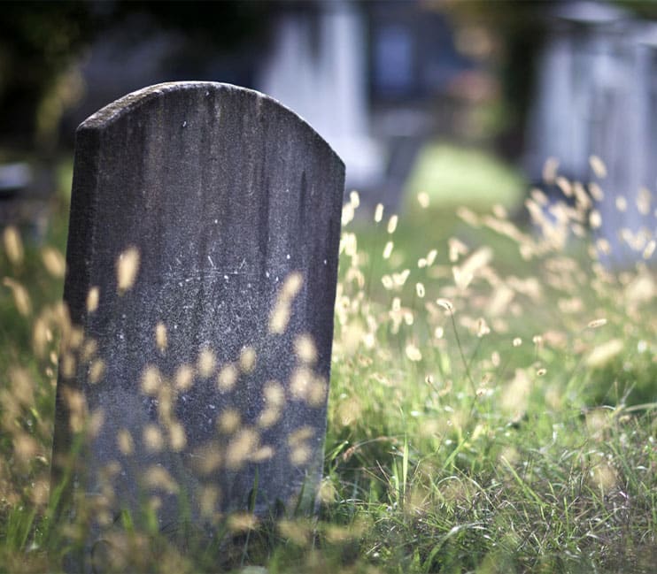 cimetière insolite tombe