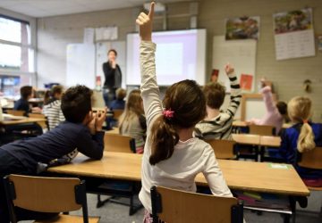 école tête élèves voile insolite actu