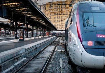 ivre jette bebe billet de train