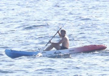 photo emmanuel macron torse nu (3)