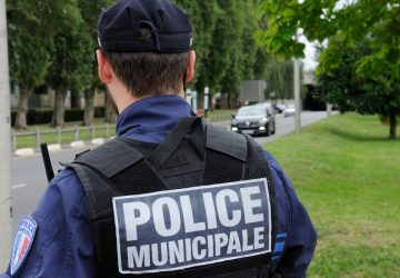 police bayonne homme tue uriner (1)