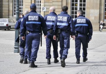 policier municipal traine plusieurs metre refus obtemperer