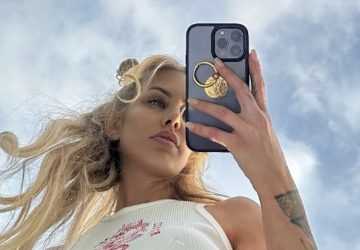 Adixia photo internautes choques seins