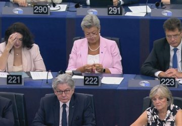 Ylva Johansson tricot discours assemblee