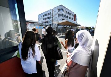 abaya ecole lycee Ambroise Brugière de Clermont-Ferrand (1)