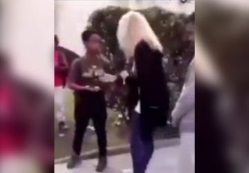 mere enfant ecole frappe video (1)