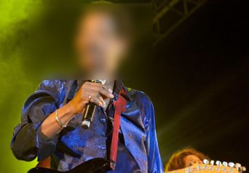 mort celebre chanteur age 74 ans