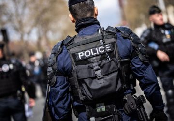 Deux corps ensanglantés retrouvés à Paris