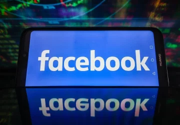 logo de facebook sur un smartohone