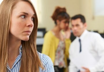 travail critique collègues étude