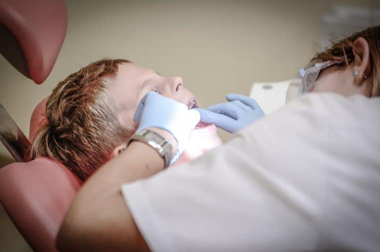 Dentiste : plus de 1000 patients obligés de se dépister