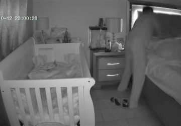 Un adolescent de 13 ans tue sa mère dans son sommeil