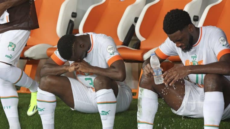 Deux joueurs ivoiriens désespérés hier soir.