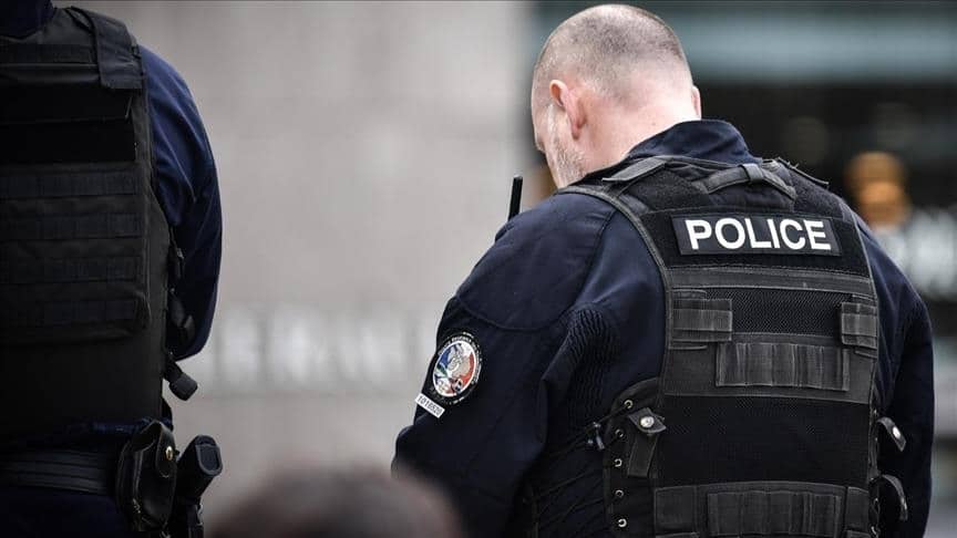 Deux individus s'introduisent dans un lycée